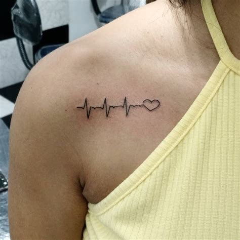 tatuagem de batimentos cardíacos com nome  Loja